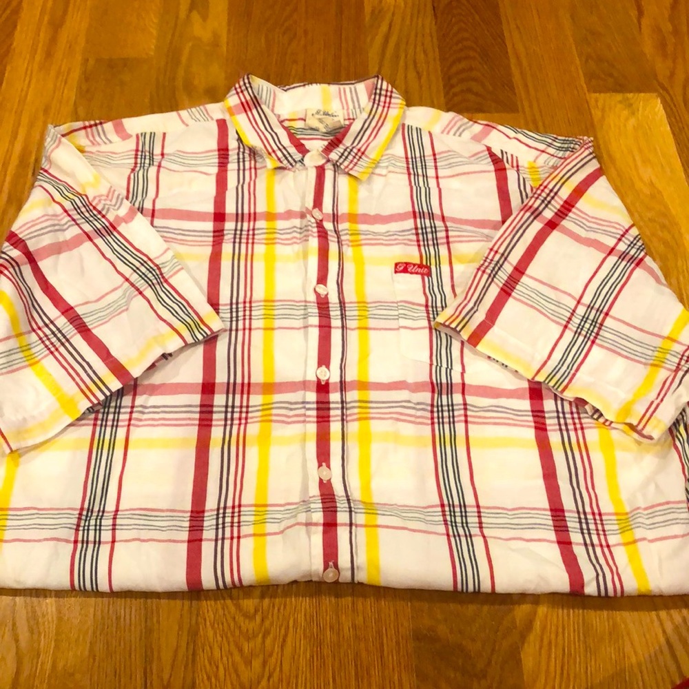 “G Unit” bright red, yellow and brown stripes on a white background.